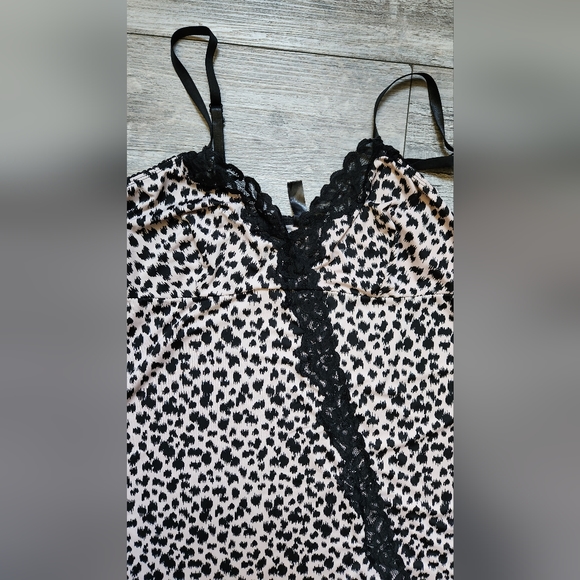 Marilyn Monroe Intimates Animal Print Chemise - Picture 4 of 7